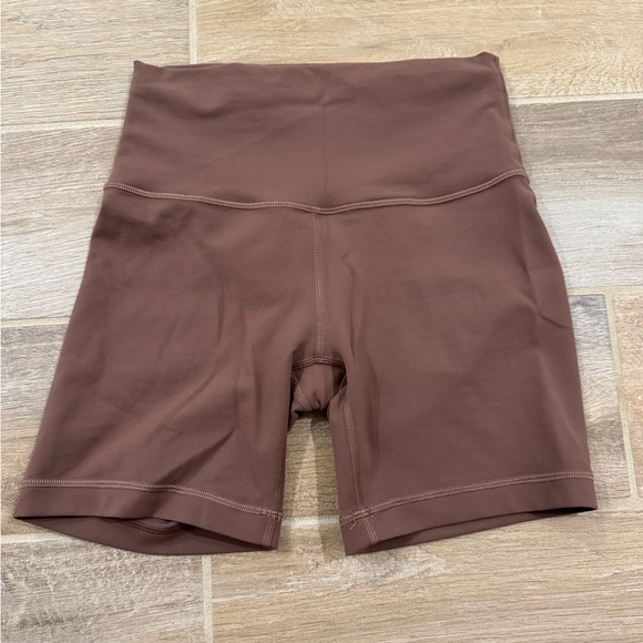Lululemon Wunder Train Shorts with 6 inch inseam in Dark Oxide - Picture 4 of 7